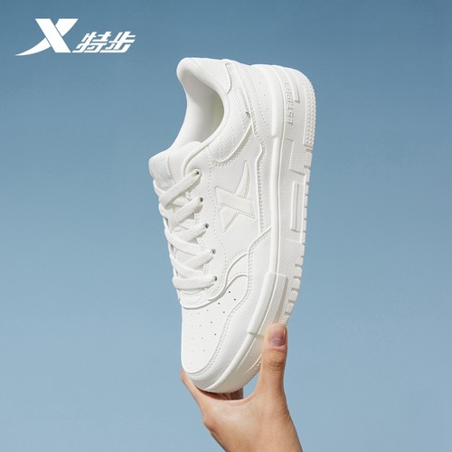 特步情侣款板鞋2025秋冬百搭运动鞋空军一号厚底小白鞋学生潮鞋男