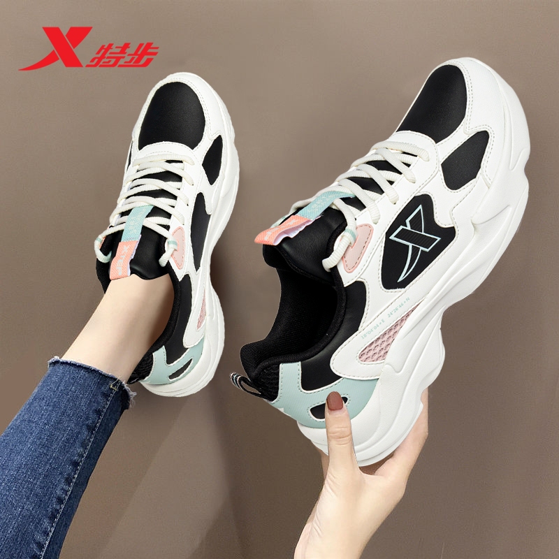 特步女鞋皮面防水运动鞋