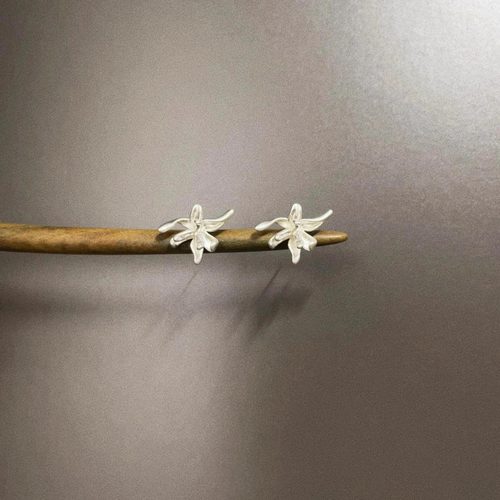 Vintage古着 White irregular iris耳饰