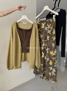 2026十三行春季新款针织开衫+蕾丝背心+碎花半身裙套装时尚气质女