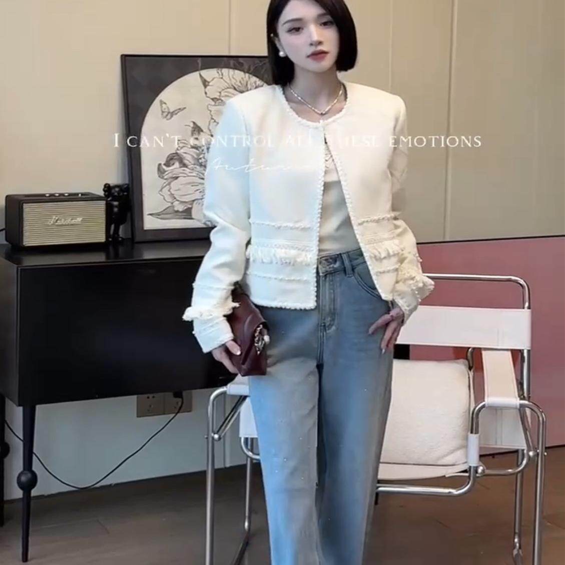 圆领钉珠流苏短款小香风外套
