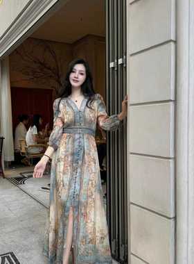 欧洲站2024夏季女v+.com系时尚V领系扣复古印花长款连衣裙潮28170