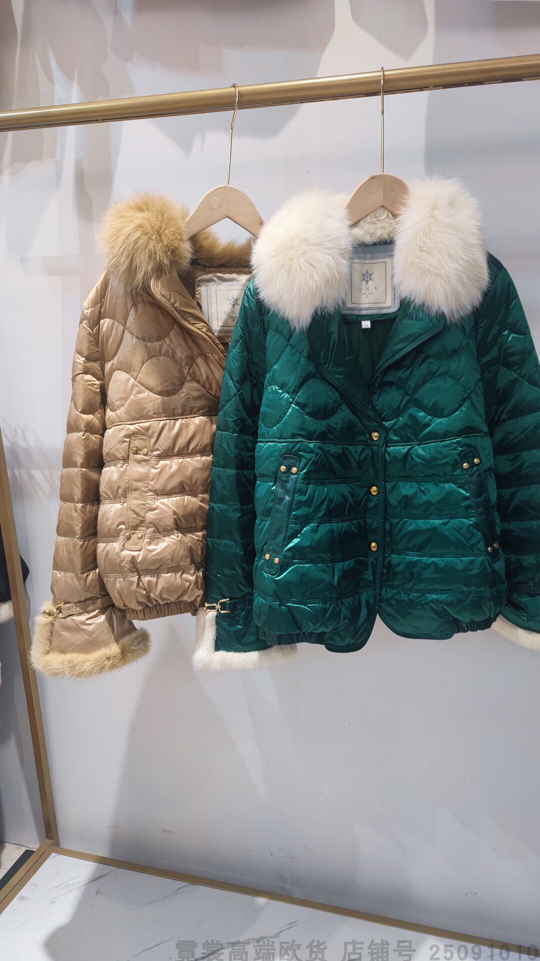 南油欧洲站2023冬季女欧货狐狸毛领拼皮压格白鸭绒短款羽绒服外套