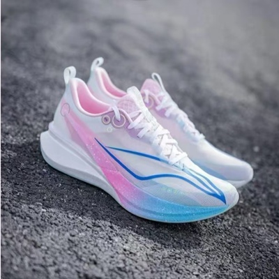 李宁防滑耐磨透气篮球鞋