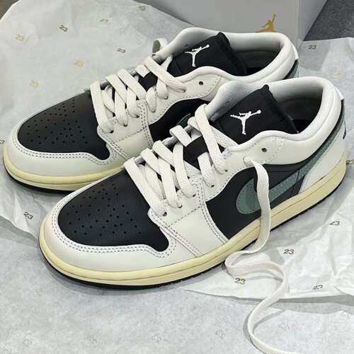 Nike Air Jordan1耐克板鞋复古潮流透气低帮运动休闲鞋DC0774-001