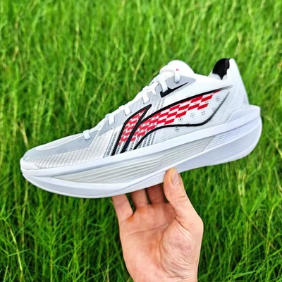 李宁防滑耐磨透气篮球鞋