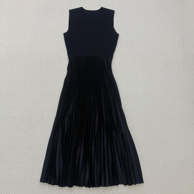 Th同款 20256早春新品女装 色丁拼接无袖百褶连衣裙 O1005602