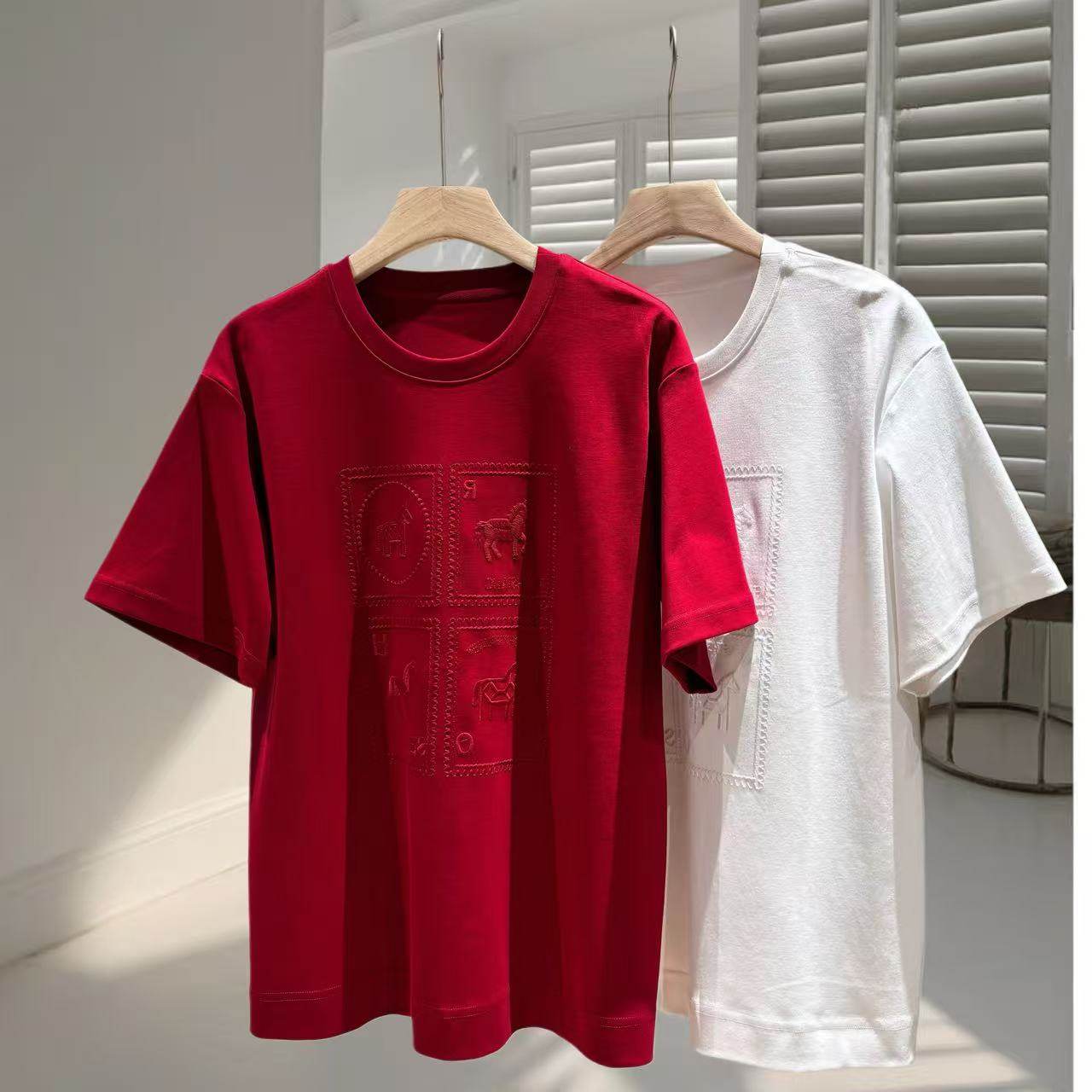 高端定制 欧洲站 26春款 宽松小马刺绣百搭短袖T恤,女装/女士精品,上衣,淘宝优惠券,粉丝福利购,淘宝优惠卷