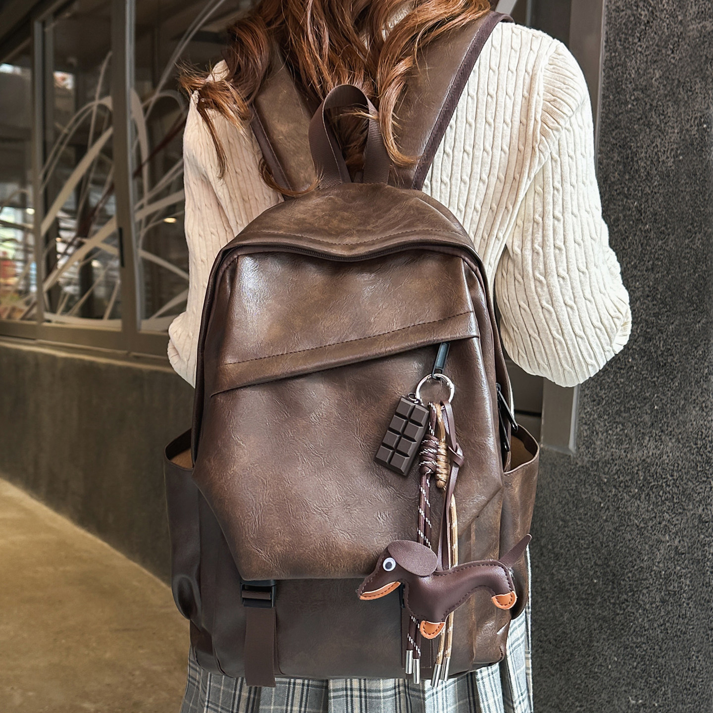 复古港风软皮双肩包男女机车风背包大学生书包潮酷防水电脑包皮包