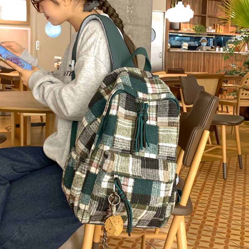 复古格纹双肩背包女大学生