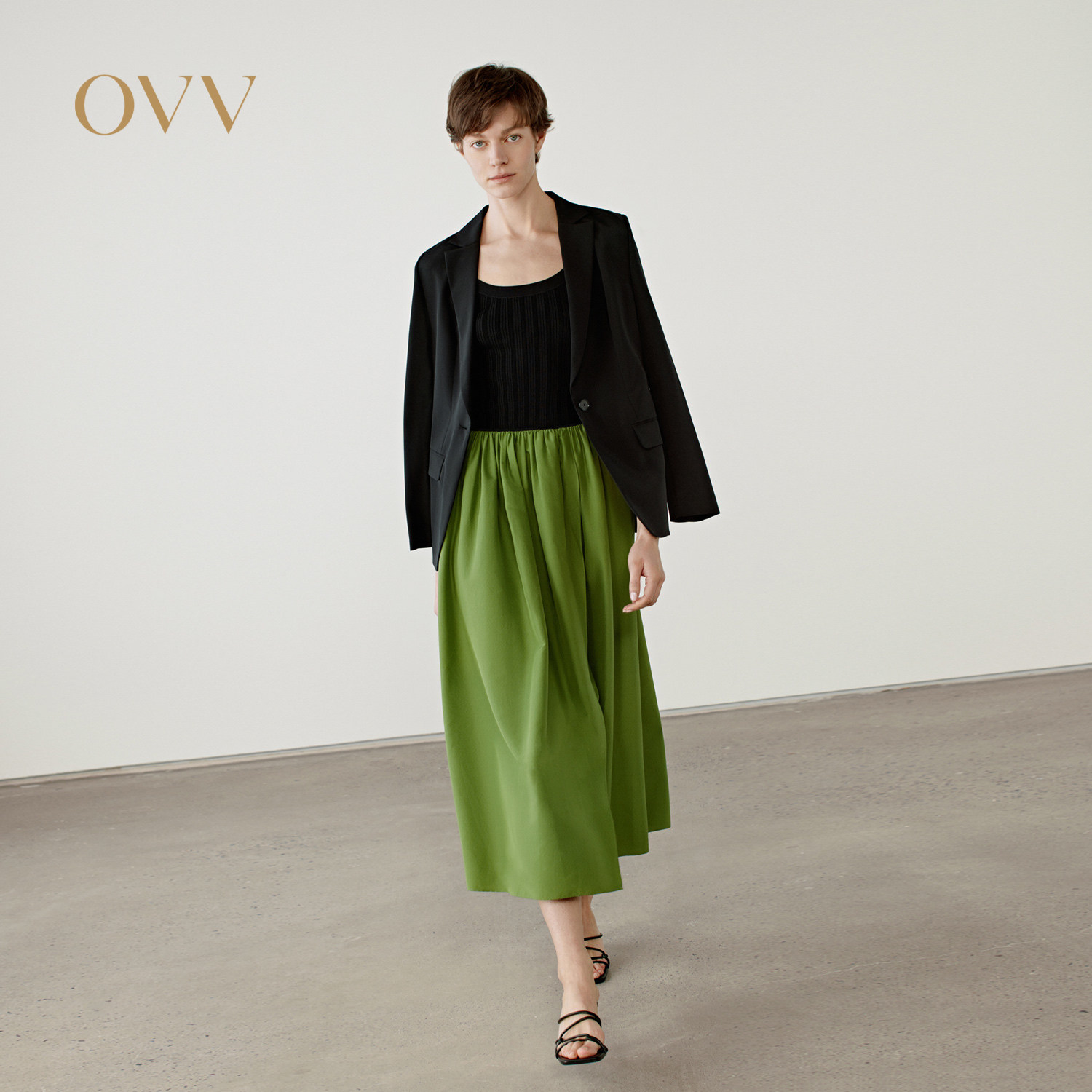 OVV2025春夏新款女装淡人两色可选简约优雅大方吊带连衣裙