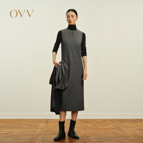 圆领设计 直筒版型 中长长度