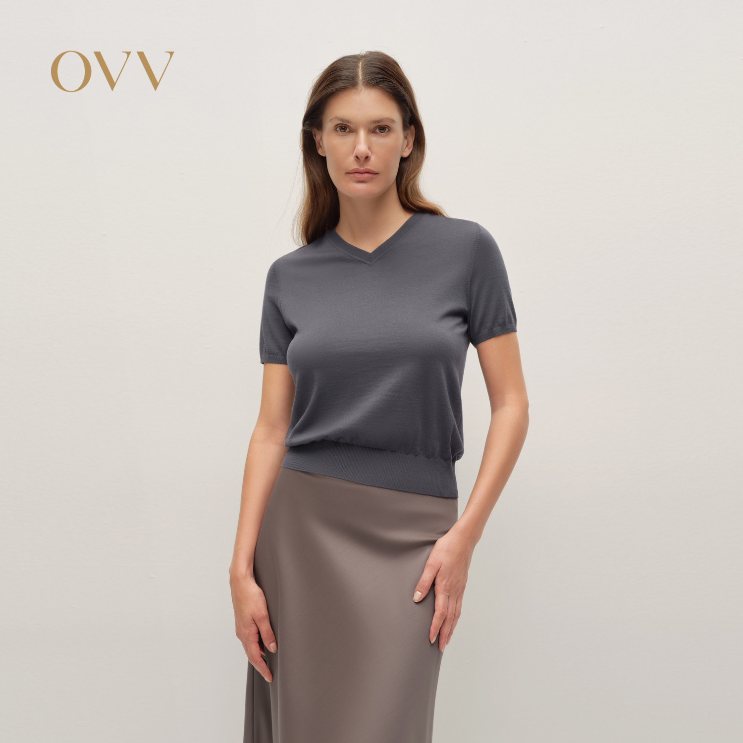 【黄金羊毛】OVV2025秋冬新款女装简约优雅V领短袖针织衫