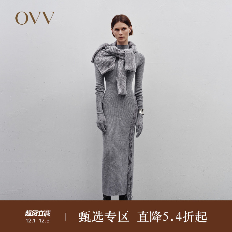 半高领设计 双色纱线 流苏装饰