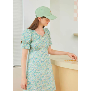 裙B112 衬衫 荷叶边小众法式 EEOWB23Q2N 恋