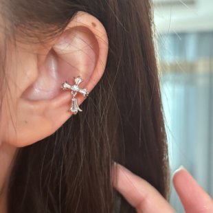 [楼哈哈]闪钻十字架锆石耳夹无耳洞2026新款耳骨夹无痛轻奢耳饰女