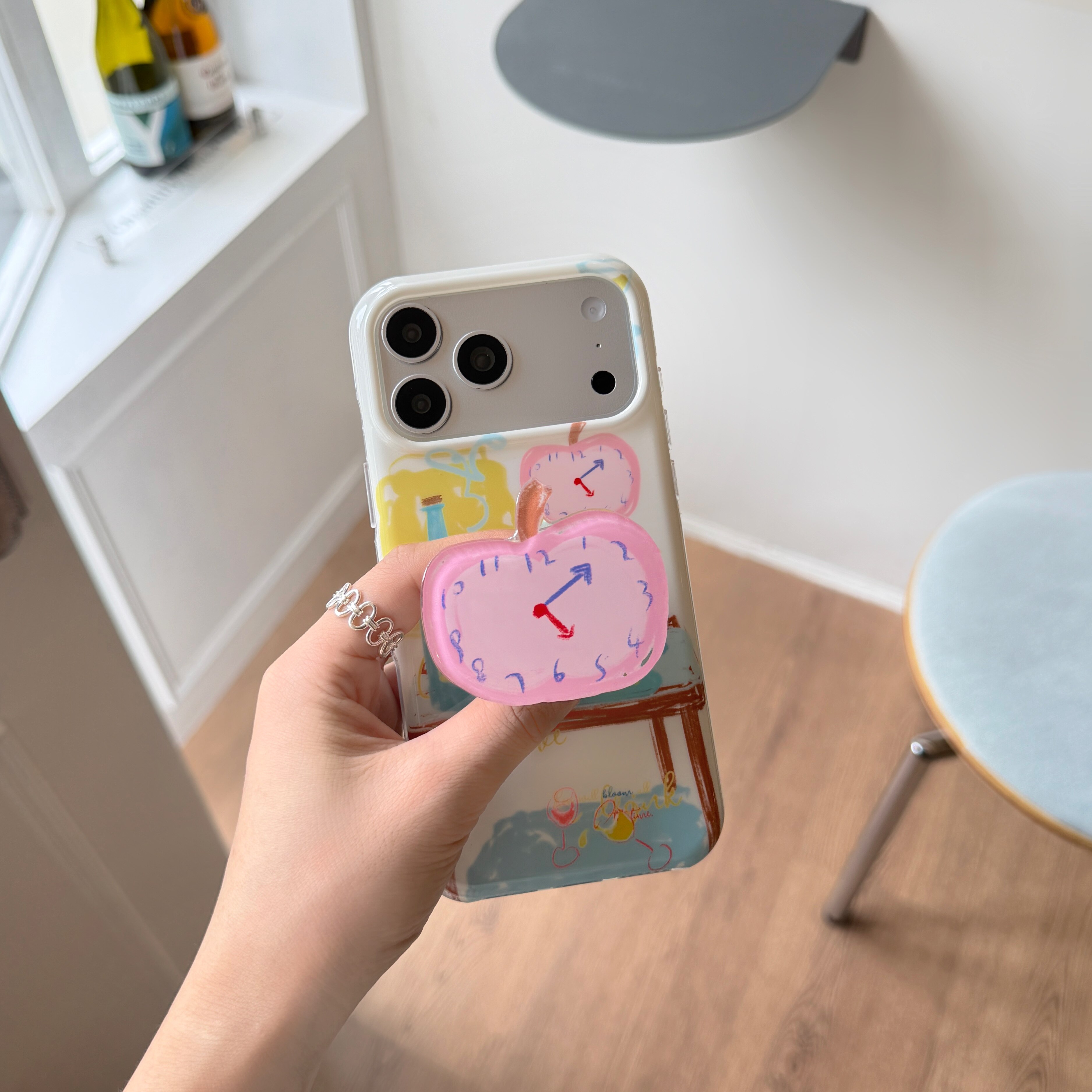 手绘线条瓶子闹钟适用于苹果iPhone15/16手机壳可爱创意15promax保护套适用17pro/16pro/15pro苹果手机16pm