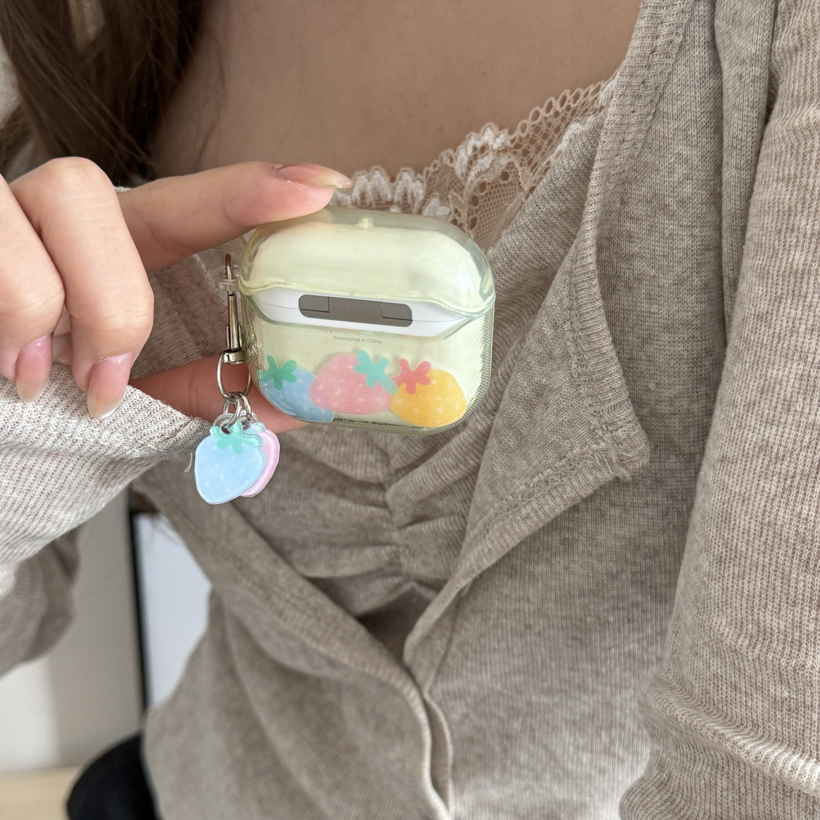 个性创意透明草莓适用于AirPods pro4保护套简约苹果1/2代耳机壳可爱卡通防摔pro3软壳