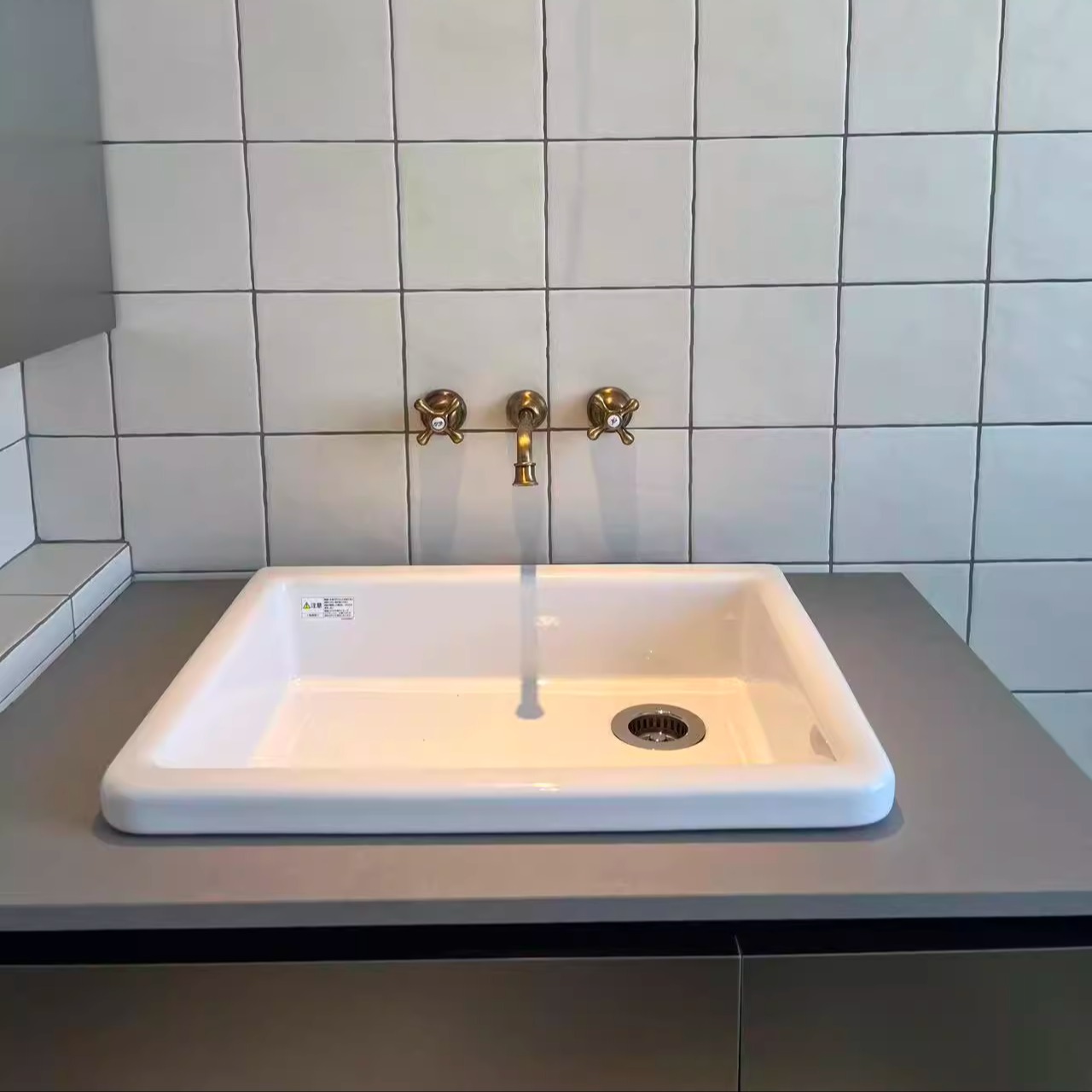 东陶家用洗手间嵌入式洗脸盆