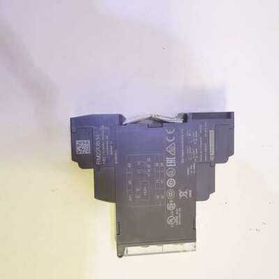议价施耐德  全新RM22UB34控制继电器 外包装有些破损 其维修
