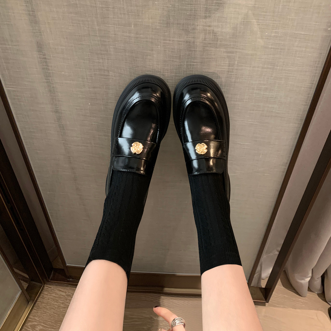 一脚蹬jk制服鞋小金币日系厚底乐福鞋女2024新款山茶花单鞋小皮鞋