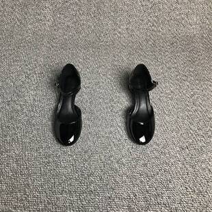 露涵思粗跟凉鞋春季新款女鞋复古漆皮玛丽珍鞋侧空洋派配裙子单鞋