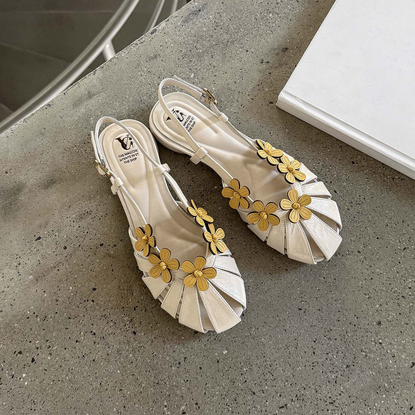 度假甜美 Elegant真皮花朵装饰凉鞋女鞋夏一字扣带粗跟圆头罗马鞋