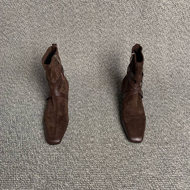 露涵思 洋派小踝靴方头皮带扣侧拉炼瘦瘦靴内增高配大衣短靴女