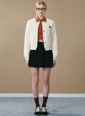 GUO JINGYI2025秋季白色绞花圆领羊毛开衫外套藏青色针织百褶短裙