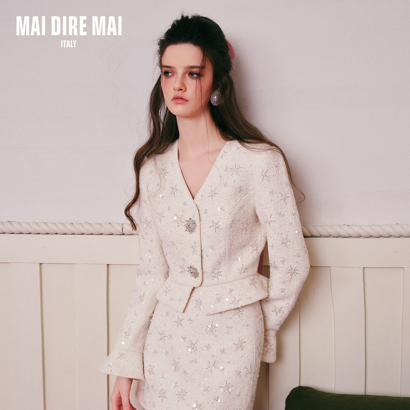 MAI DIRE MAI2026早春V领钻扣珍珠小香亮片长袖外套高腰半裙套装