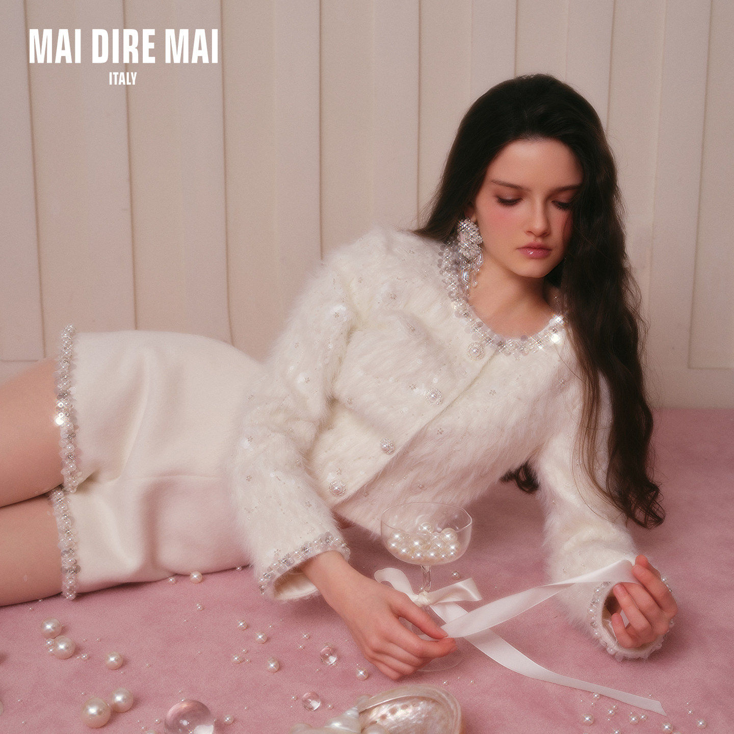 MAI DIRE MAI2026早春亮片钻链圆领长袖上衣羊毛高腰短裤时尚套装