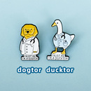 ducktor我是一名医生胸针卡通鸭子小狗金毛造型别针护士个性 佩戴