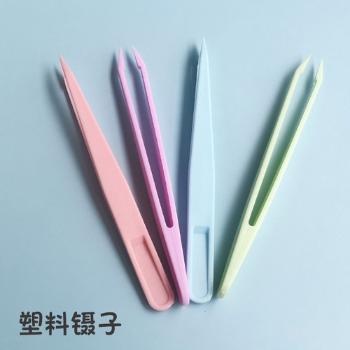 手持DIY马卡龙色手账镊子