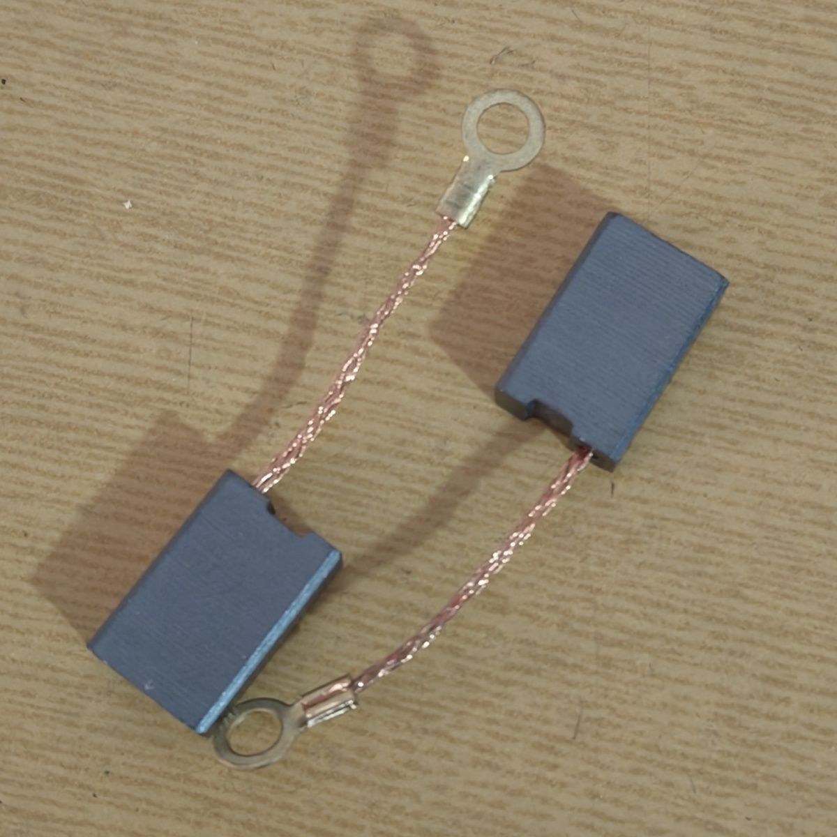 适配德力西DLX001电链锯碳刷16寸405mm伐木锯碳刷炭刷电刷超耐磨