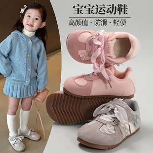 女童运动鞋2026春秋新款儿童立体小花德训鞋小女孩软底防滑跑步鞋