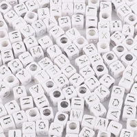 Белая и серебряная алфавитная жемчужина около 100/упаковка