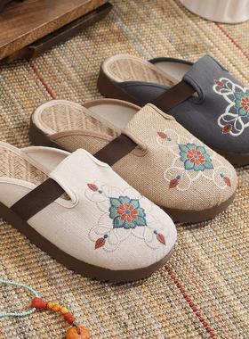 新中式外穿包头托女平底一脚蹬勃肯拖鞋透气亚麻刺绣软底原创国风