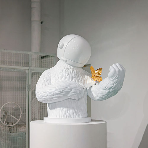 《尖峰美好》玻璃钢雕塑摆件