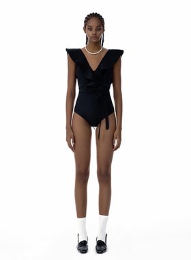 KAMENCAT黑色荷叶边连体泳衣法式高级感露背遮肚显瘦女士温泉泳装