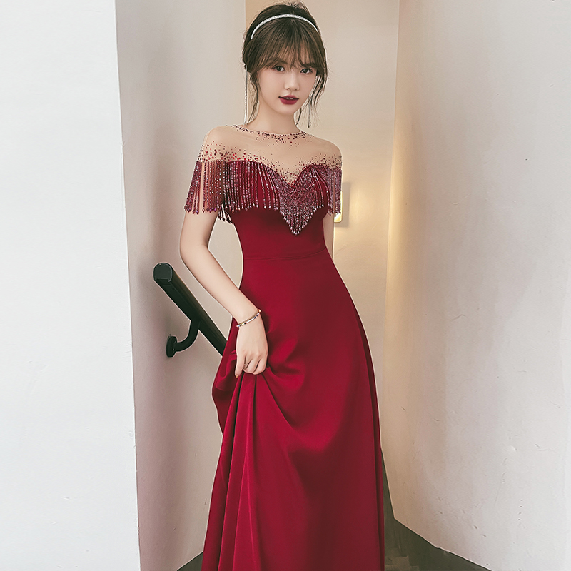 新娘敬酒服2021新款冬季结婚流苏气质订婚一字肩晚礼服红色小个子