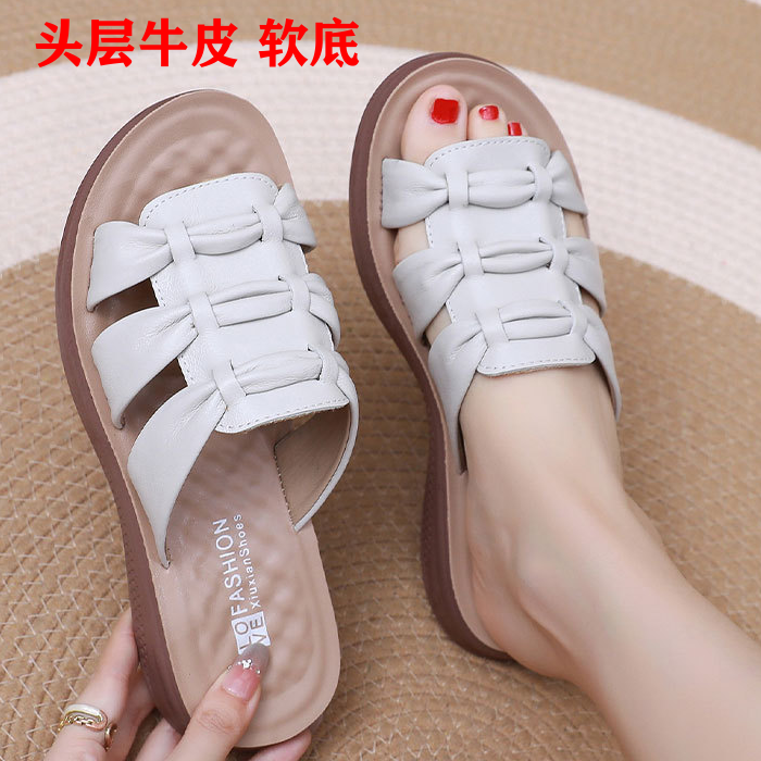 2026夏季新款女鞋真皮拖鞋外穿平底防滑软底舒适露趾凉拖鞋沙滩鞋