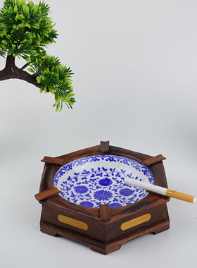 精品红酸枝烟灰缸红木工艺品青花瓷镶嵌烟灰缸 家居商务礼品摆件