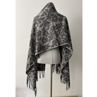 捡漏品牌结余电脑提花100%纯羊毛披肩围脖围巾大方巾保暖冬装超值