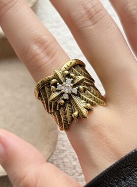 复古风古金色十字架羽翼戒指女小众设计酷潮时尚中古气质开口指环