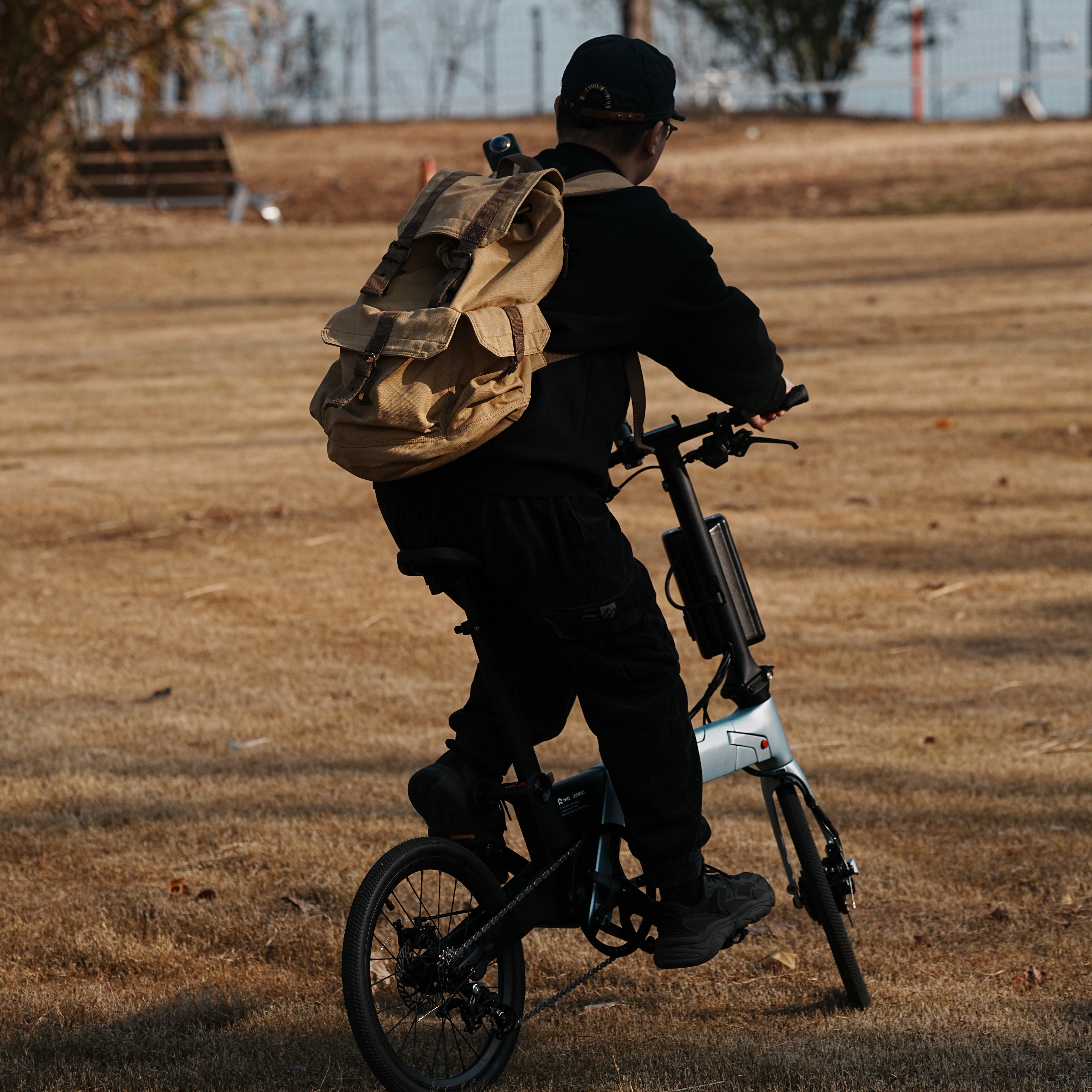 品质潮人复古大容量轻便旅行背包