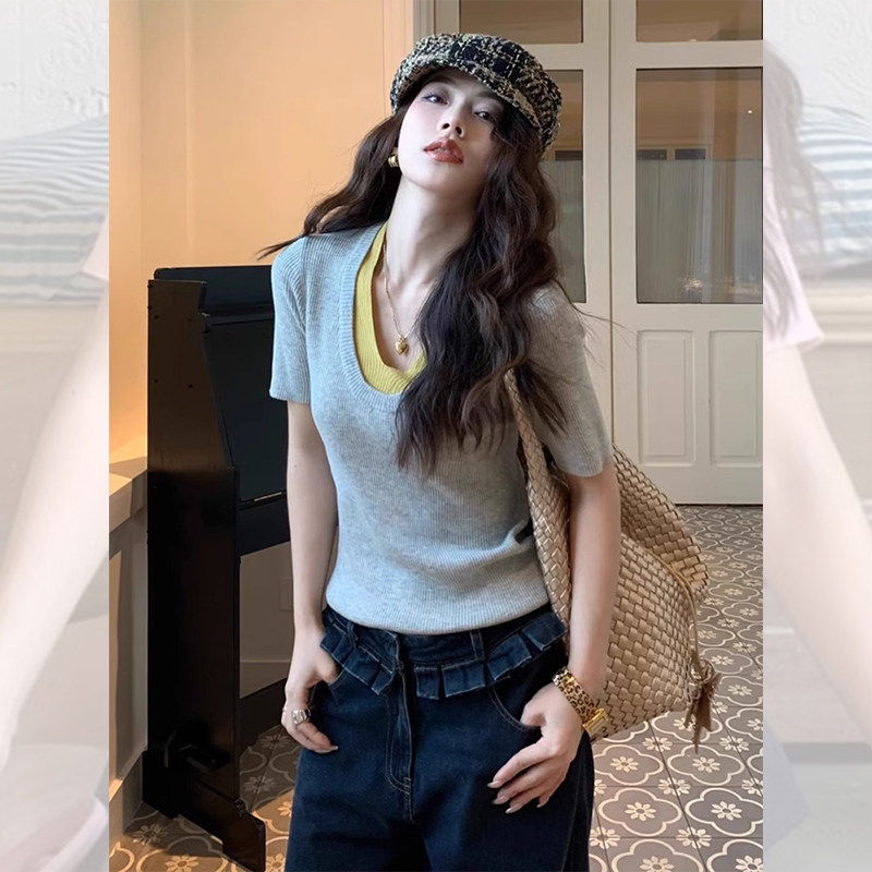 韩系灰色假两件v领短袖t恤女夏季穿搭独特绝美修身撞色针织衫上衣