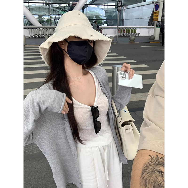 灰色薄款冰丝针织开衫女夏季慵懒风外搭宽松防晒空调罩衫披肩上衣