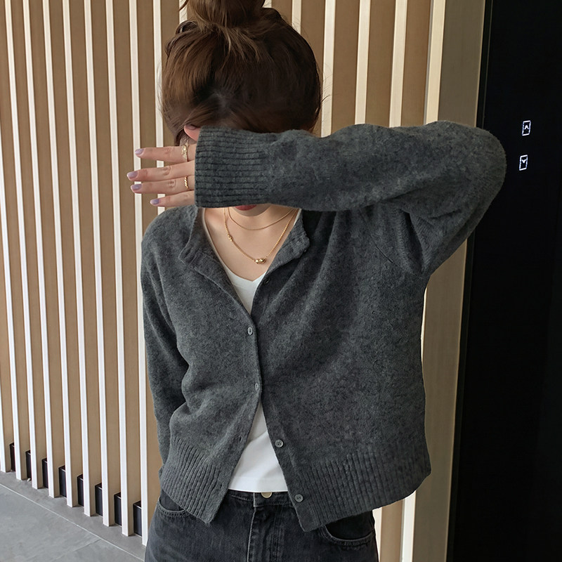 高智感针织开衫修身短款毛衣外套