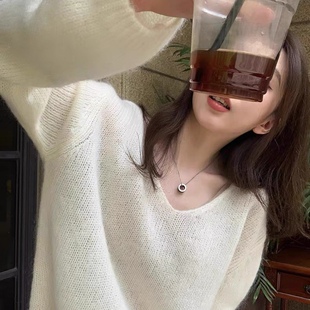韩系白色v领马海毛毛衣女秋冬慵懒风宽松软糯针织衫内搭打底上衣