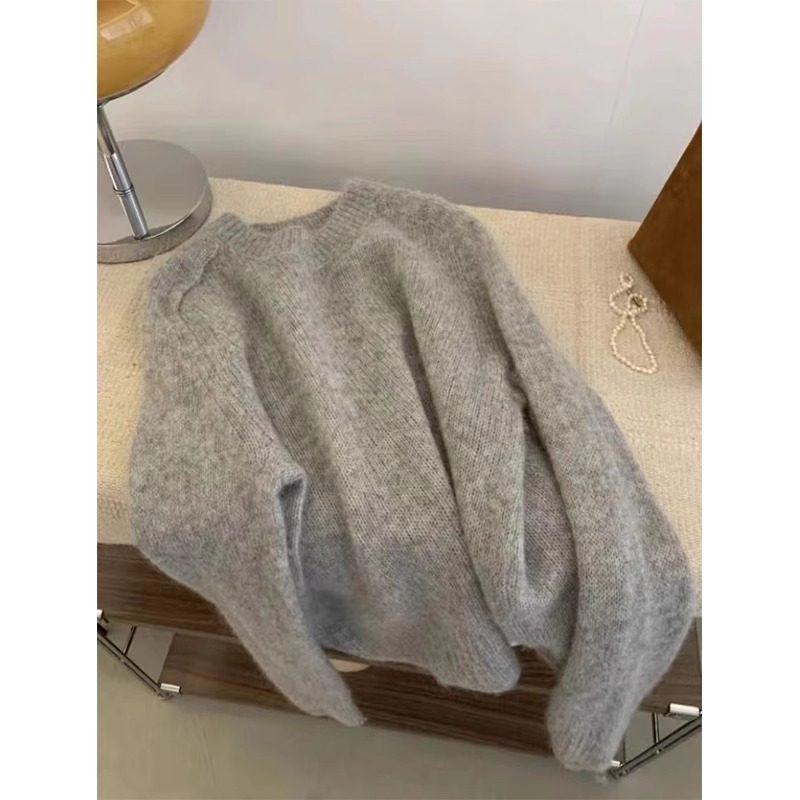 灰色圆领浣熊绒宽松慵懒毛衣